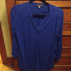 Cable & Gauge blue vneck top